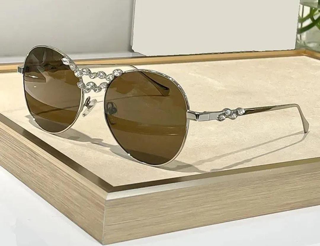 WOMEN'S DIAMOND STUDDED SUNGLASSES