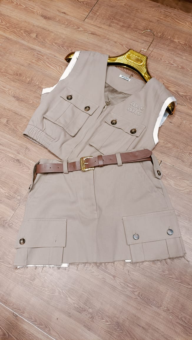 SHORT SKIRT SET WITH BELT