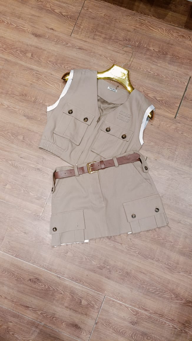 SHORT SKIRT SET WITH BELT